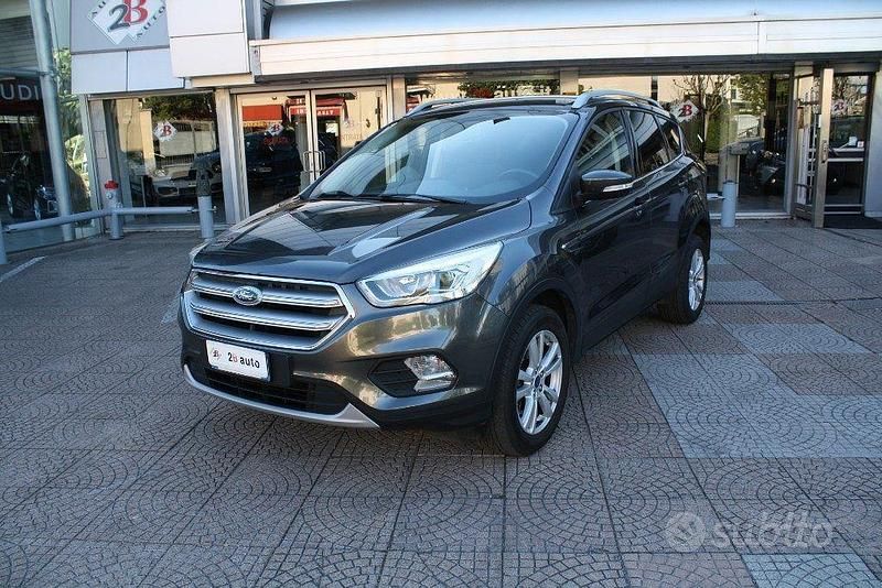 Usata Ford Kuga Titanium 120 CV (88 kW) 2018 Grigio scuro SUV