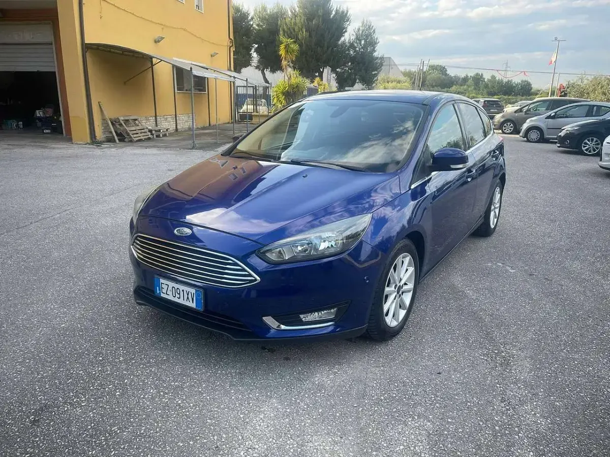 Usata Ford Focus Titanium S 120 CV (88 kW) 2015 Blu scuro Berlina