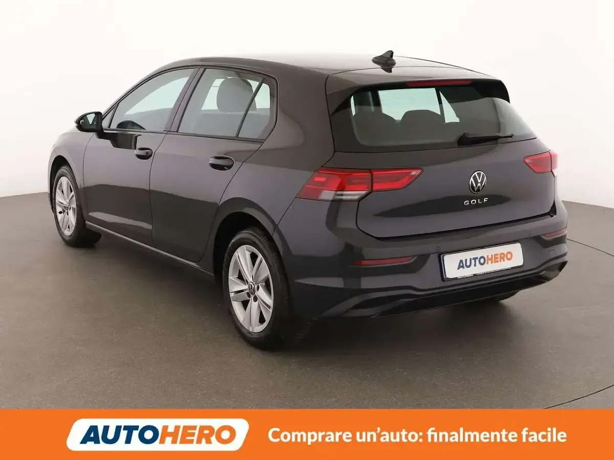 Usata VW Golf VIII Life 116 CV (85 kW) 2023 Grigio Berlina