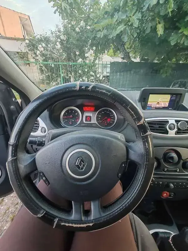 Usata Renault Clio III Dynamique 75 CV (55 kW) 2009 Grigio Berlina
