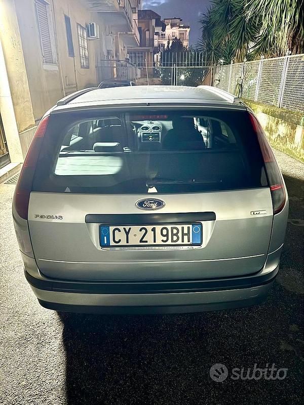 Usata Ford Focus Style 90 CV (66 kW) 2005 Grigio Station wagon
