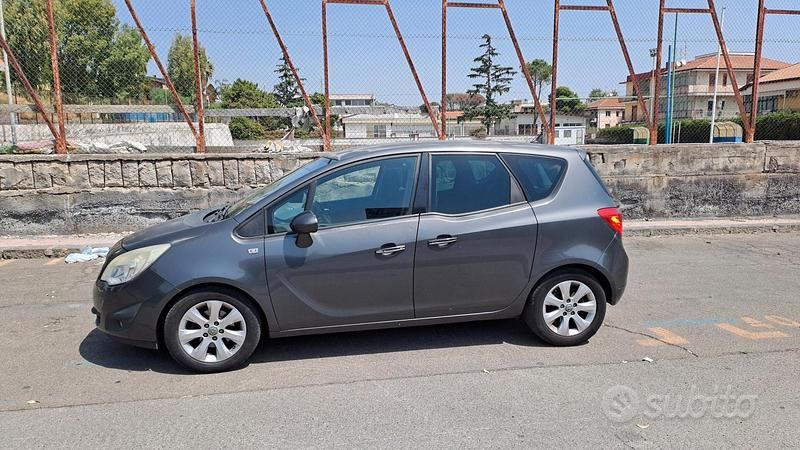 Usata Opel Meriva 95 CV (69 kW) 2011 Grigio Monovolume