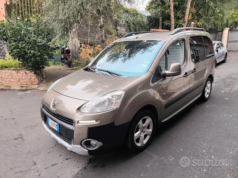 Usata Peugeot Partner Tepee Outdoor 92 CV (67 kW) 2013 Marrone Monovolume