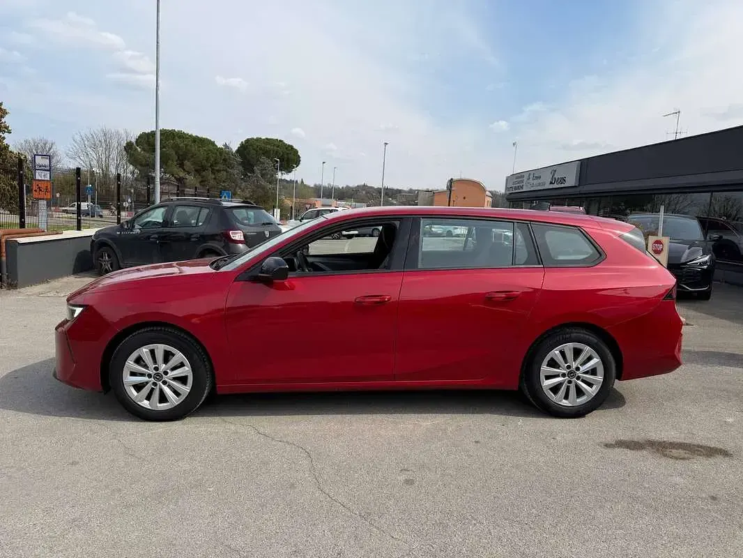 Usata Opel Astra Edition 110 CV (80 kW) 2023 Rosso Utilitaria