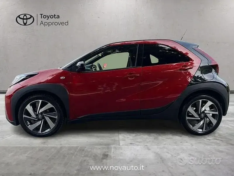 Usata Toyota Aygo X Lounge 72 CV (52 kW) 2022 Rosso SUV