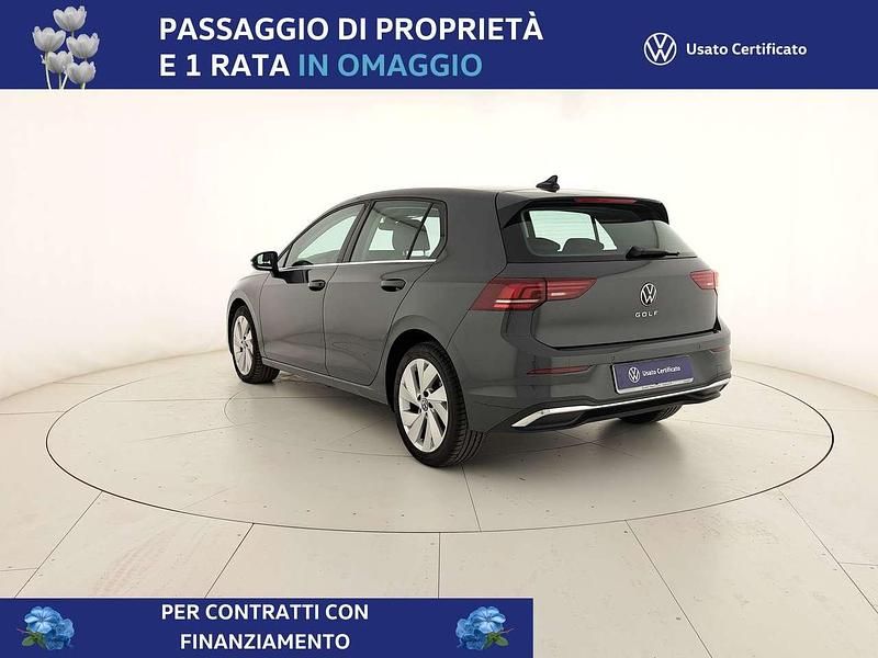 Usata VW Golf VIII Style 150 CV (110 kW) 2025 Dolphin grey metallizzato Berlina