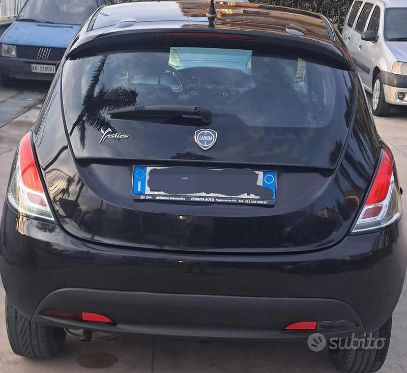 Usata Lancia Ypsilon Silver 69 CV (50 kW) 2011 Nero Utilitaria