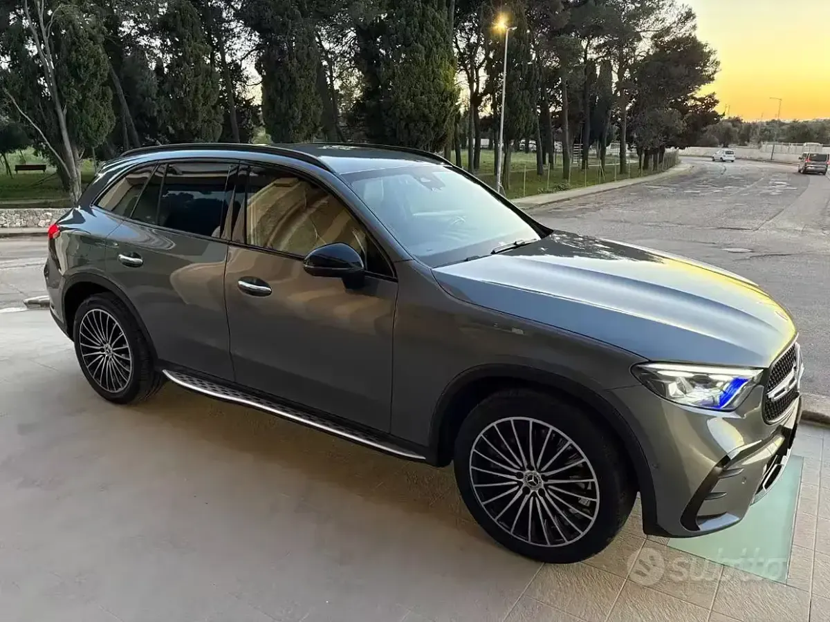 Usata Mercedes GLC220 Premium 197 CV (144 kW) 2022 Grigio scuro SUV