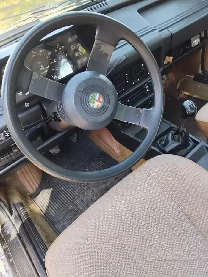 Usata Alfa Romeo Giulietta 109 CV (80 kW) 1982 Giallo Berlina