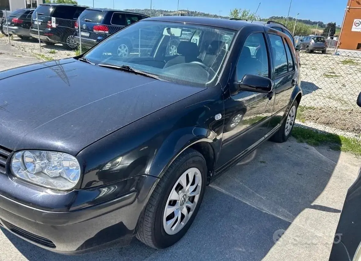 Usata VW Golf IV 75 CV (55 kW) 2000 Nero Utilitaria