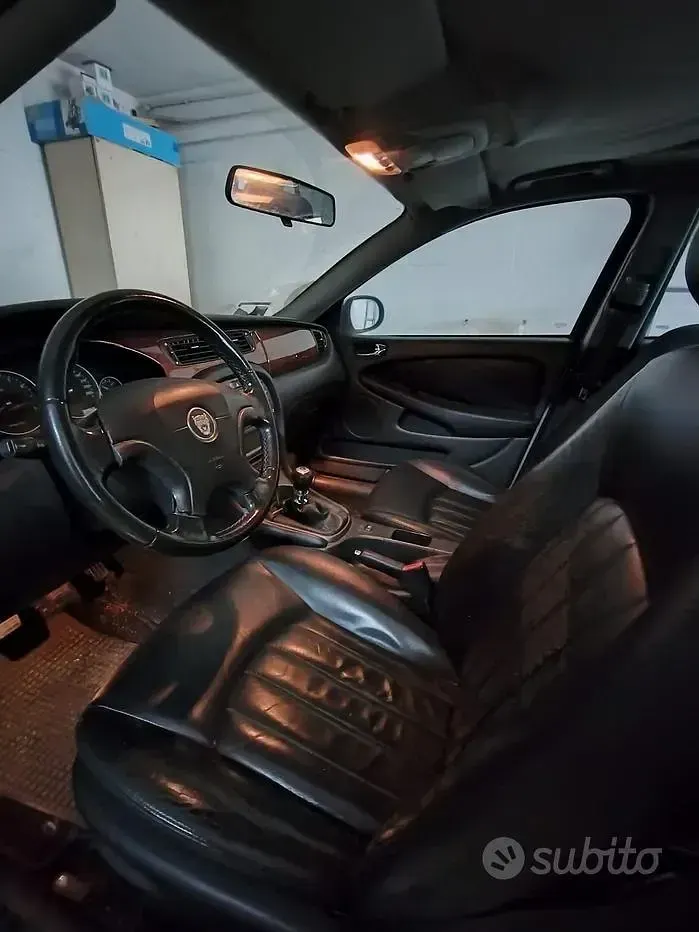 Usata Jaguar X-type 156 CV (114 kW) 2003 Grigio Berlina