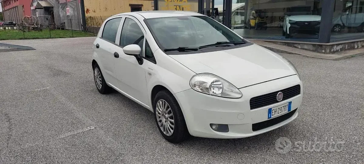 Usata Fiat Grande Punto 75 CV (55 kW) 2011 Bianco Utilitaria