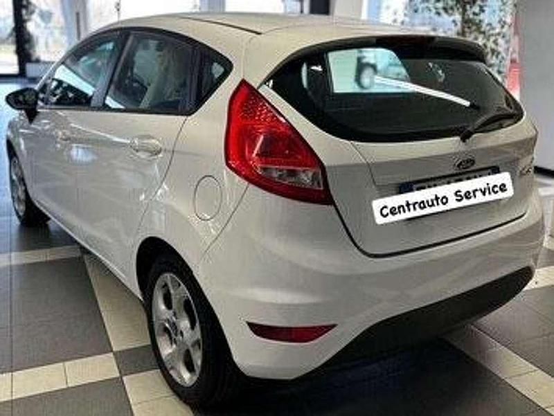 Usata Ford Fiesta Business Edition 69 CV (50 kW) 2012 Bianco Berlina