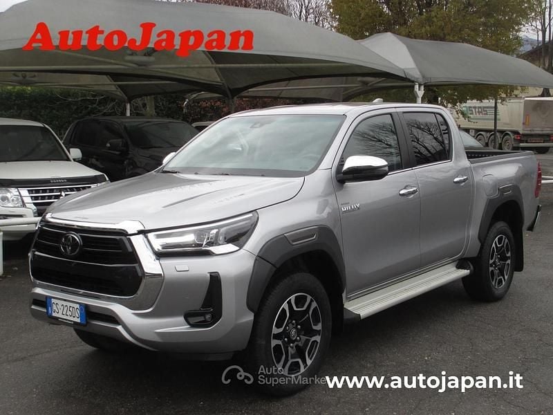 Usata Toyota HiLux Executive 204 CV (150 kW) 2023 Argento Pick-up