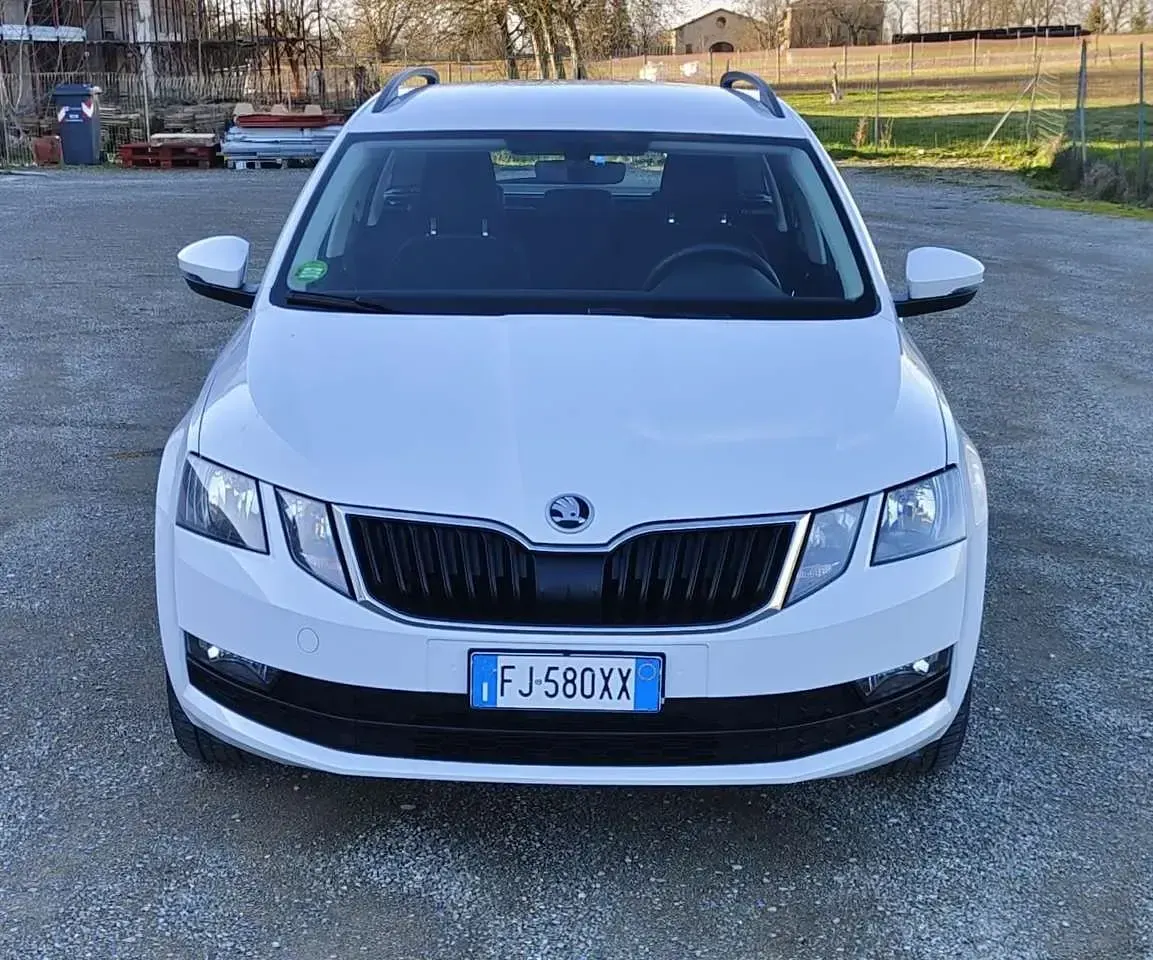 Begagnad Skoda Octavia Executive 116 HK (85 kW) 2017 Vit Kombi