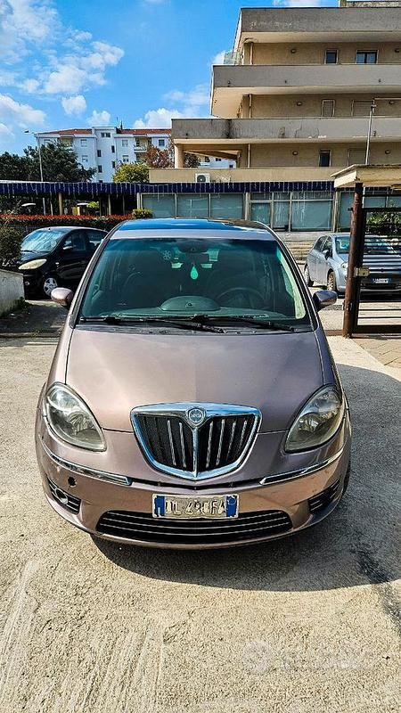 Usata Lancia Musa 90 CV (66 kW) 2007 Oro Monovolume