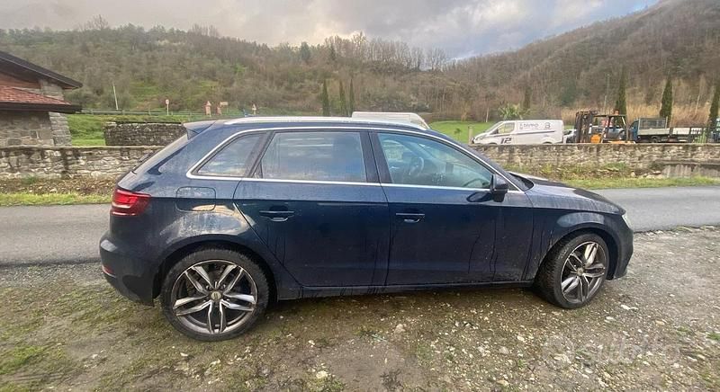 Blu Usata 2017 Audi A3 Sportback Due volumi | 14.000 € - Immagine 1/3