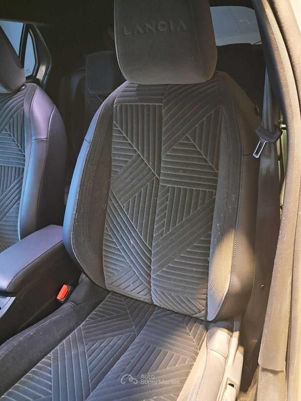 Usata Lancia Ypsilon 101 CV (74 kW) 2025 Gray Utilitaria