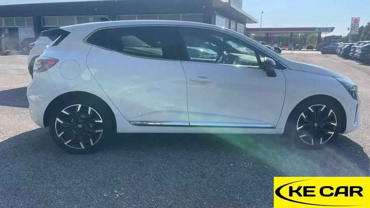 Usata Renault Clio V Techno 101 CV (74 kW) 2025 Bianco Berlina
