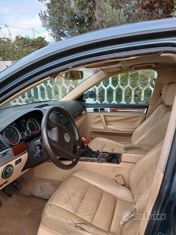 Usata VW Touareg 175 CV (128 kW) 2004 Grigio SUV