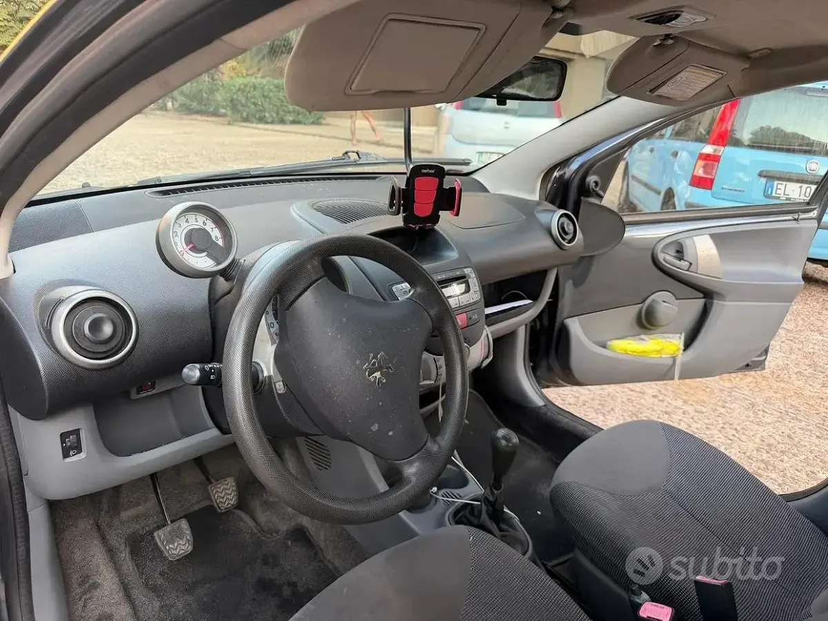 Usata Peugeot 107 68 CV (50 kW) 2006 Grigio Utilitaria