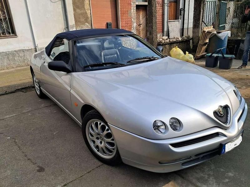 Usata Alfa Romeo Spider 150 CV (110 kW) 2000 Argento Cabrio