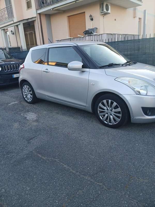 Usata 2012 Suzuki Swift GL Tre volumi | 4100 € (Super prezzo) - Immagine 1/4