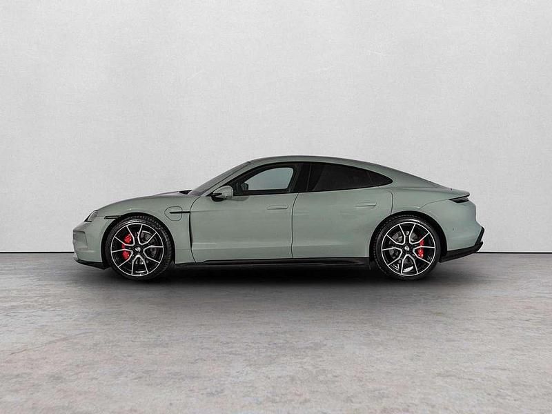 Usata Porsche Taycan 4S 339 kW (462 CV) 2024 Shade green metallizzato Berlina