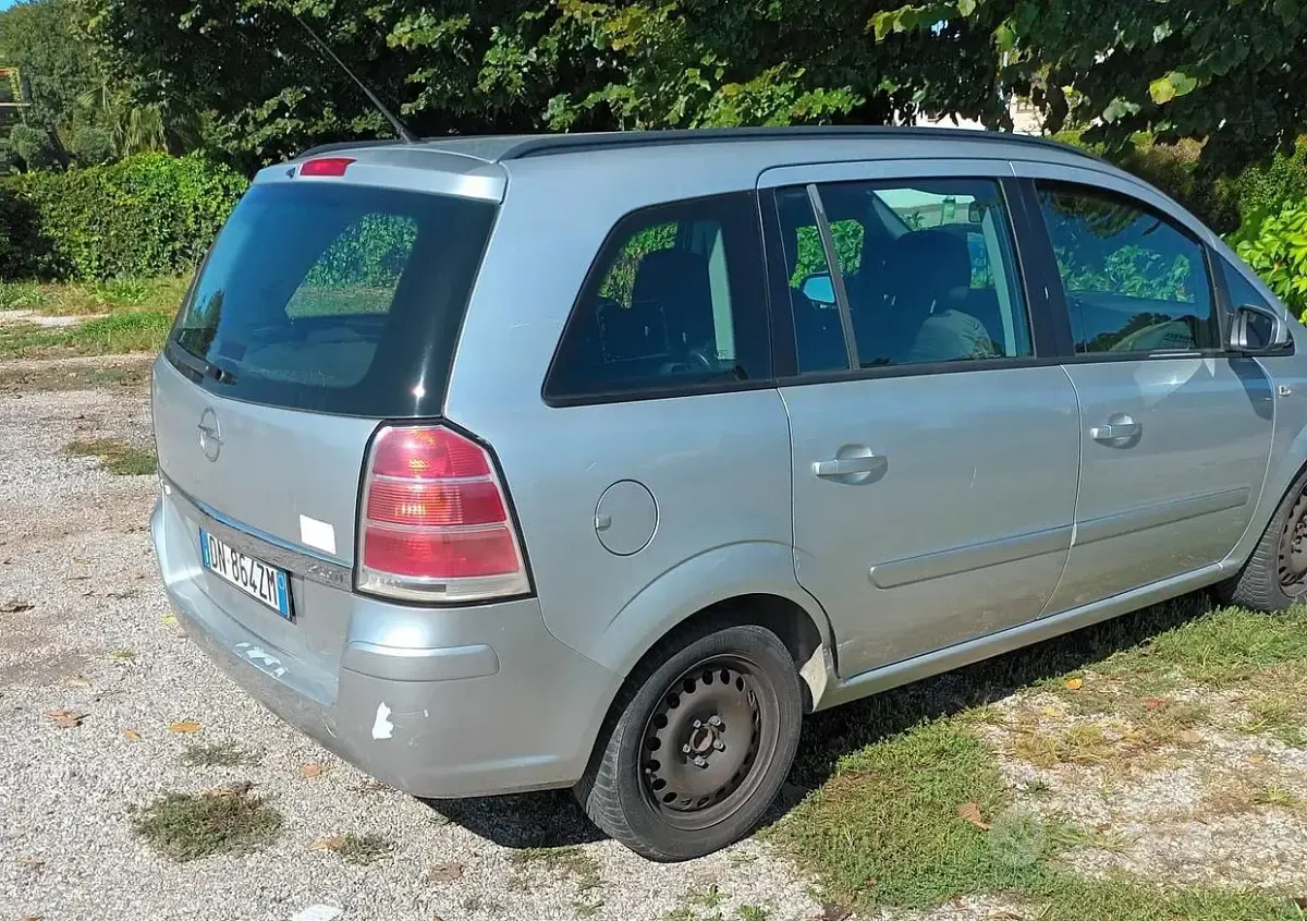 Usata Opel Zafira 120 CV (88 kW) 2008 Grigio Monovolume