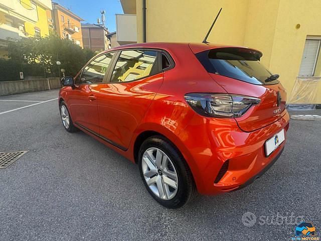 Usata Renault Clio V Evolution 91 CV (66 kW) 2024 Arancione Berlina