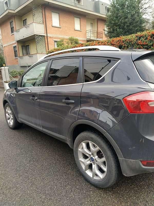 Usata Ford Kuga 140 CV (102 kW) 2011 Blu/azzurro SUV