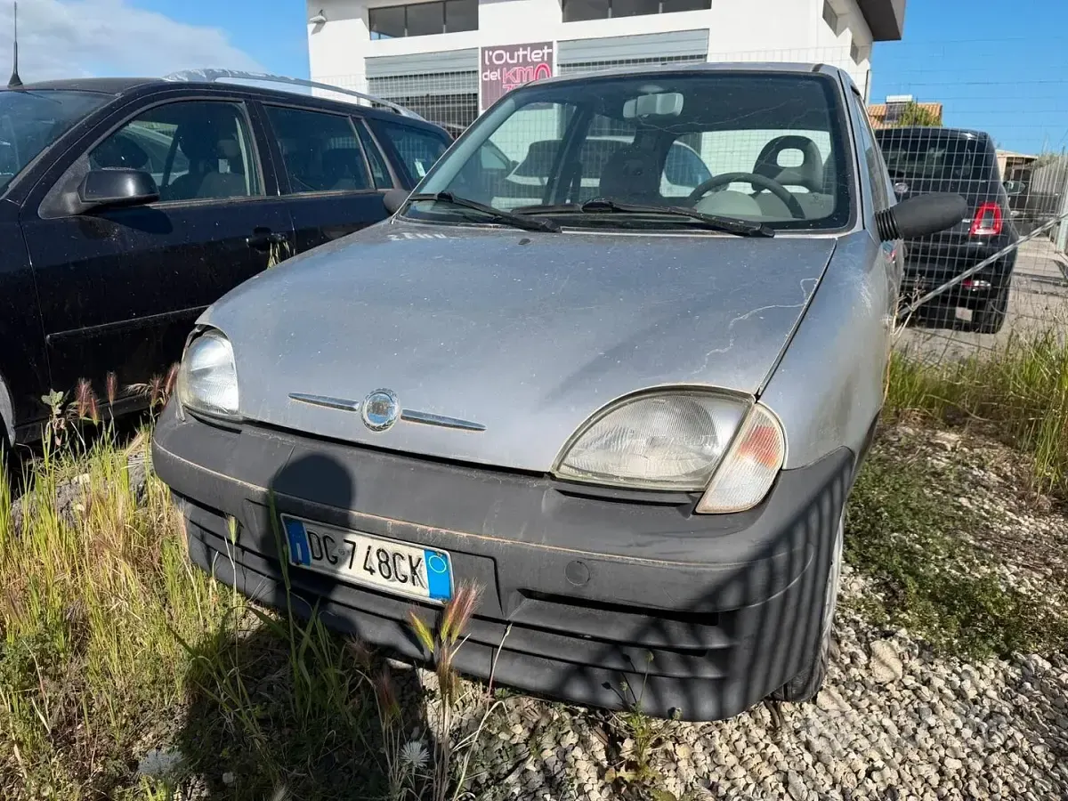 Käytetty Fiat 600 Active 54 HP (39 kW) 2007 Harmaa Viistoperä