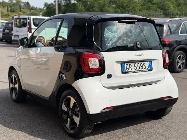 Usata Smart ForTwo Electric Drive Passion 41 kW (56 CV) 2023 Bianco