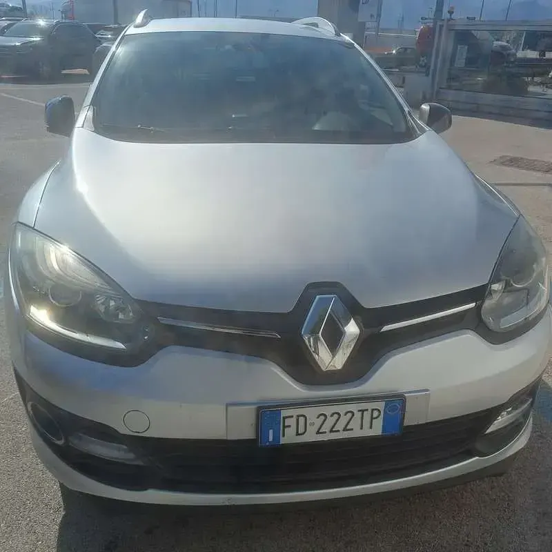 Usata Renault Mégane GrandTour LIMITED 110 CV (80 kW) 2016 Argento Station wagon