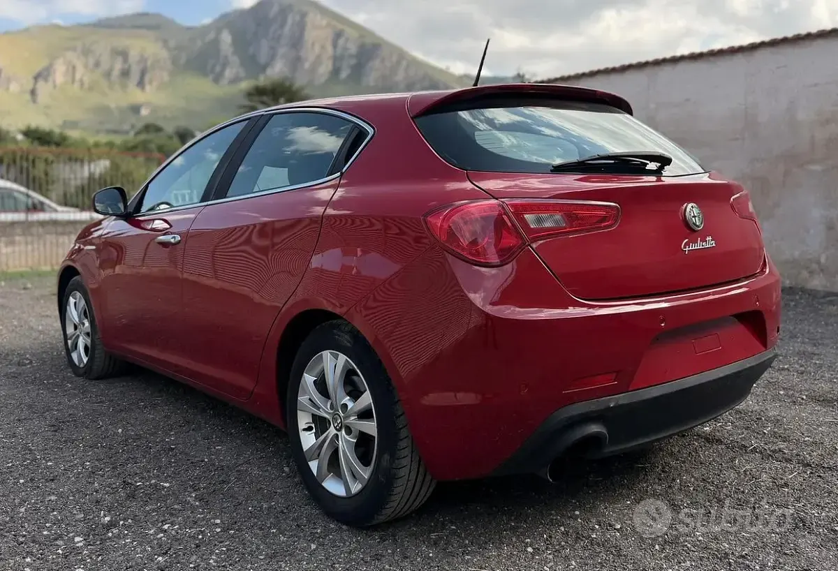 Usata Alfa Romeo Giulietta 120 CV (88 kW) 2012 Rosso Utilitaria