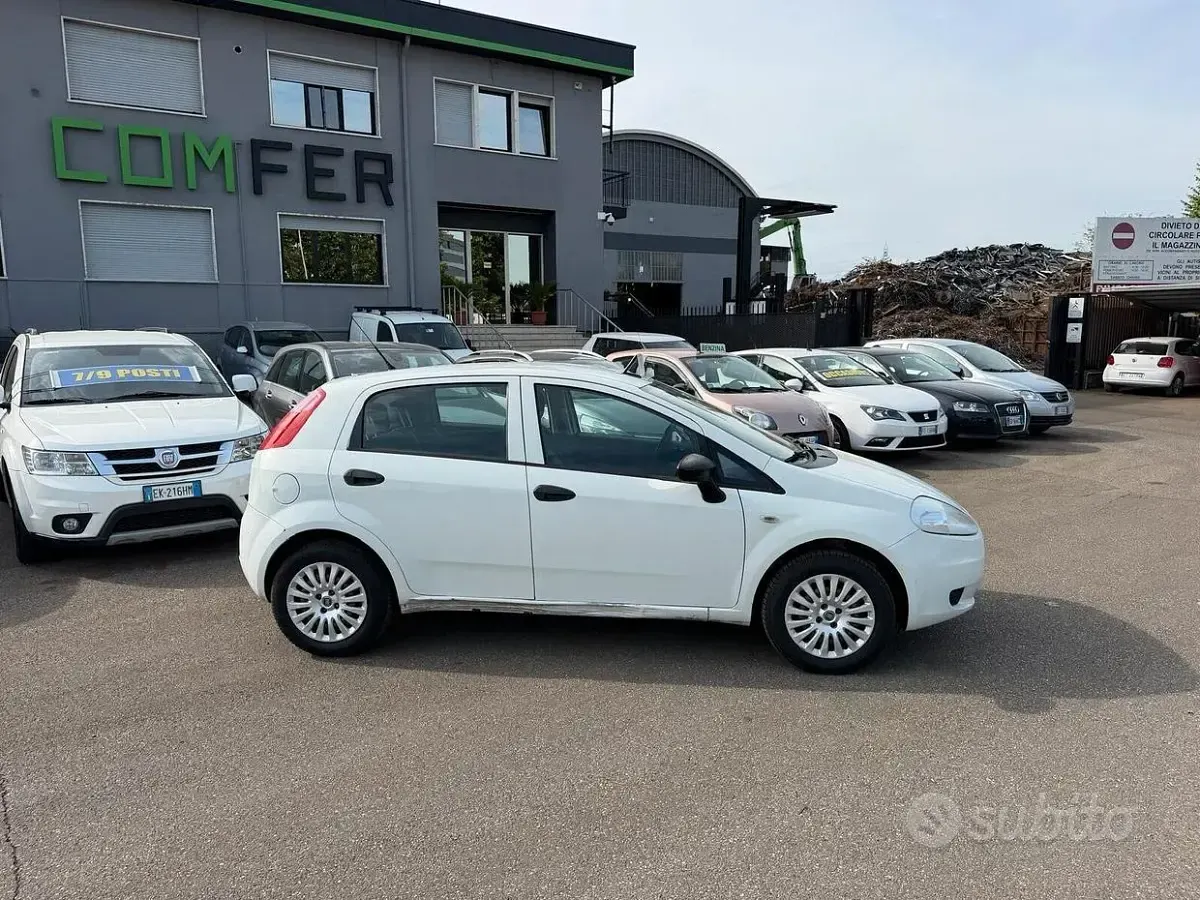 Usata Fiat Grande Punto 77 CV (56 kW) 2009 Bianco Utilitaria