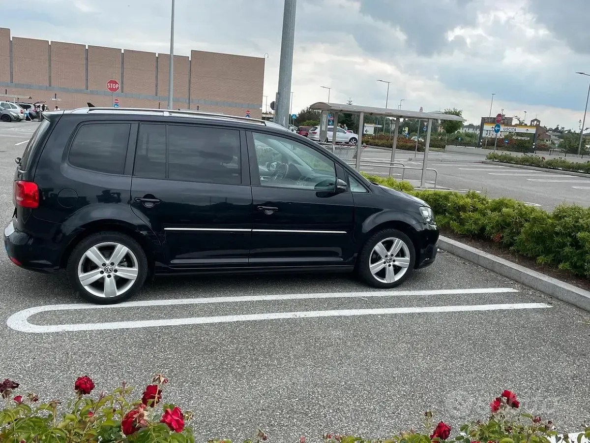 Usata VW Touran 140 CV (102 kW) 2013 Nero Monovolume