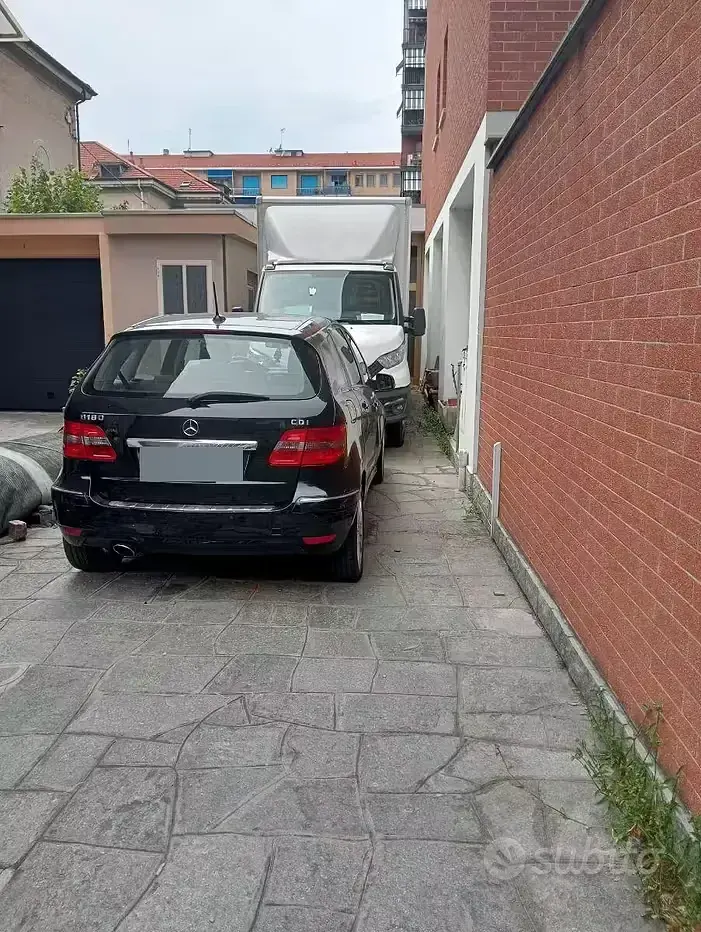 Usata Mercedes B180 109 CV (80 kW) 2010 Nero Monovolume