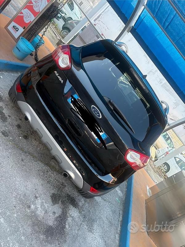 Usata Ford Kuga 160 CV (117 kW) 2013 Nero SUV