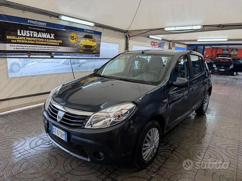 Usata Dacia Sandero 72 CV (52 kW) 2009 Grigio Berlina