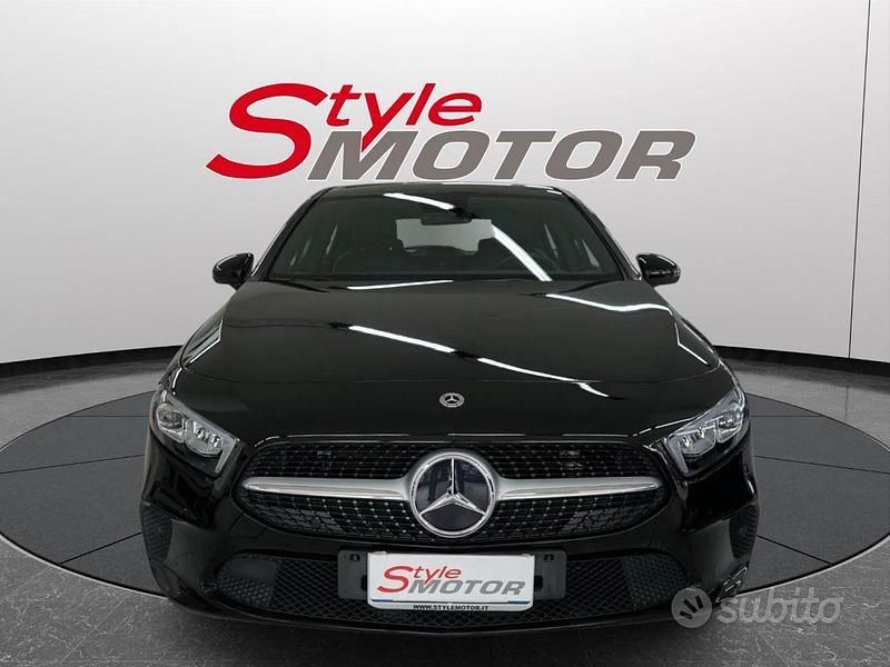 Nero metallizzato Usata 2020 Mercedes A180 Business Tre volumi | 20.999 € (Ottimo prezzo) - Immagine 1/3