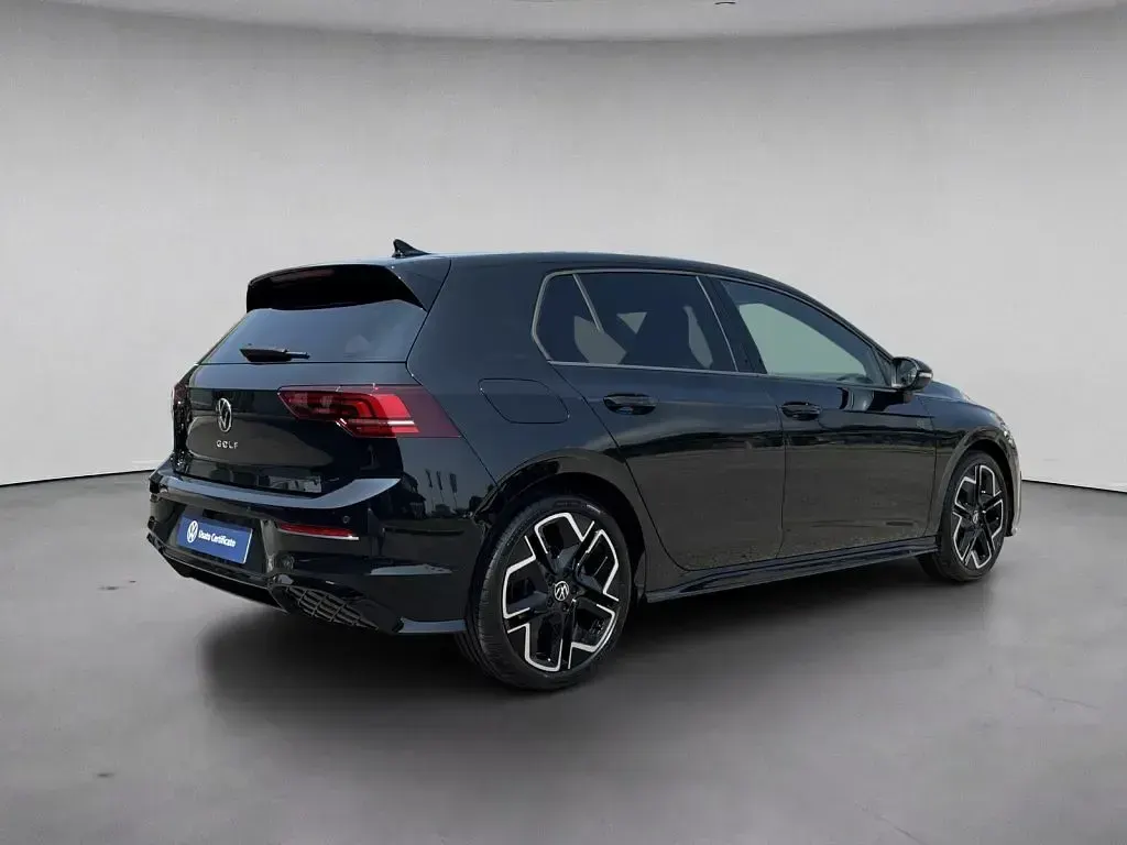 Nuova VW Golf VIII R-line Plus 150 CV (110 kW) 2026 Nero / metallizzato
