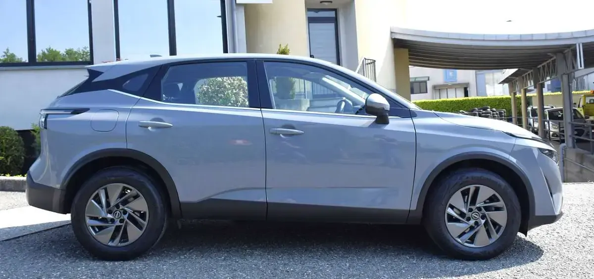 Usata Nissan Qashqai Acenta 140 CV (102 kW) 2025 Grigio SUV