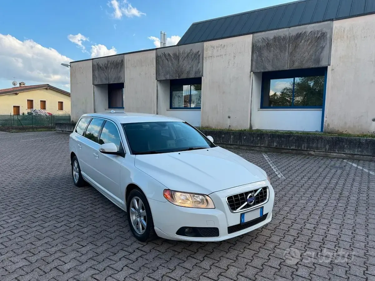 Usata Volvo V70 Summum 163 CV (119 kW) 2010 Bianco Station wagon