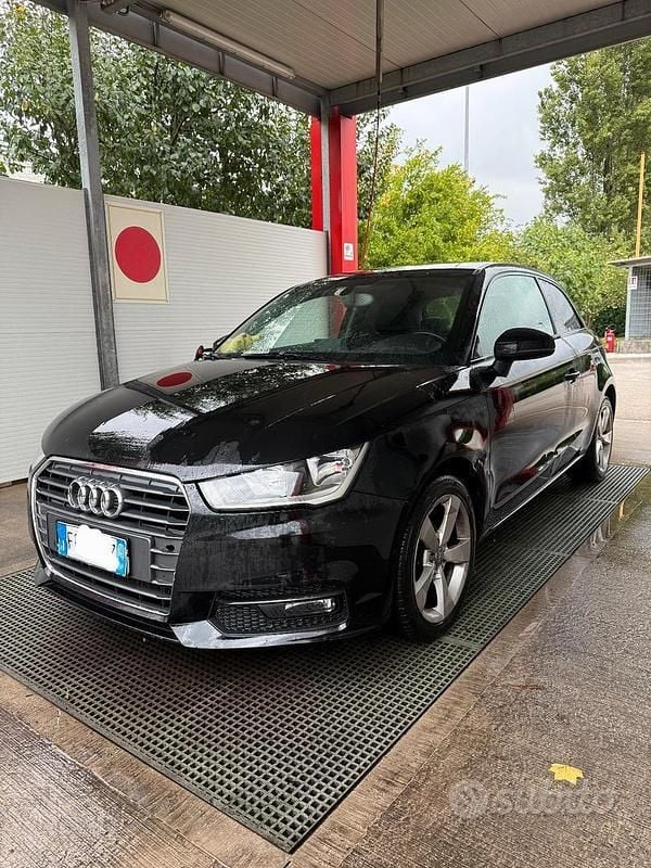 Nero Usata 2016 Audi A1 Tre volumi | 5500 € (Super prezzo) - Immagine 1/4