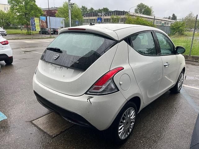 Usata Lancia Ypsilon S 69 CV (50 kW) 2022 Bianco Utilitaria