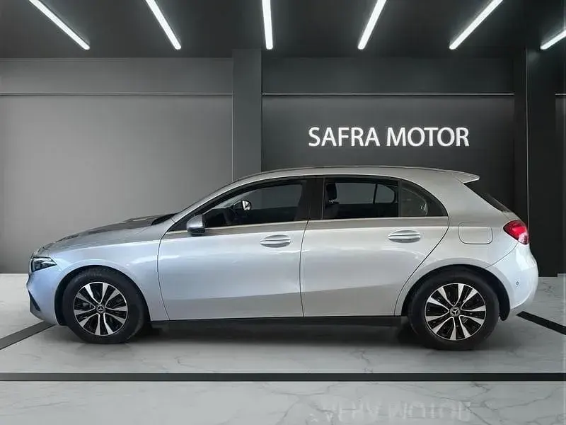 Usata Mercedes A180 Advanced 116 CV (85 kW) 2025 Argento Berlina