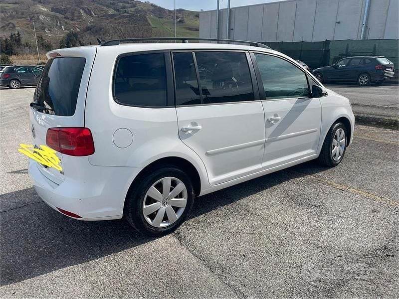 Usata VW Touran Conceptline 105 CV (77 kW) 2012 Bianco Monovolume