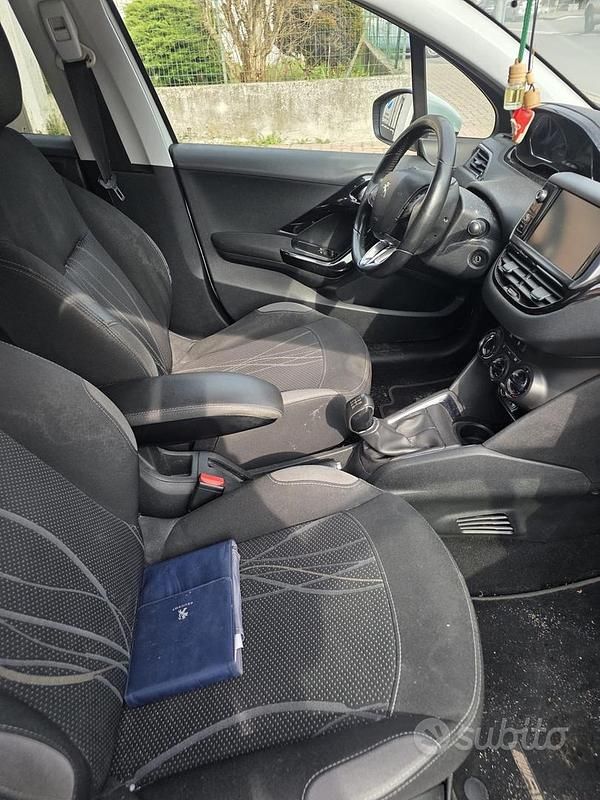 Usata Peugeot 208 Access 68 CV (50 kW) 2014 Bianco Utilitaria