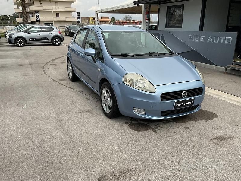 Usata Fiat Grande Punto Emotion 90 CV (66 kW) 2006 Blu Utilitaria